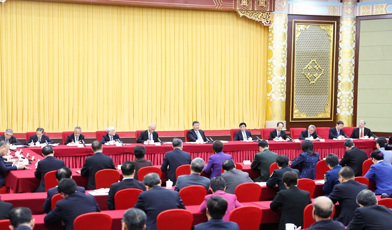 習近平在看望參加政協(xié)會議的民盟民進教育界委員時強調(diào)： 強化教育對科技和人才支撐作用? 形成人才輩出人盡其才才盡其用生動局面